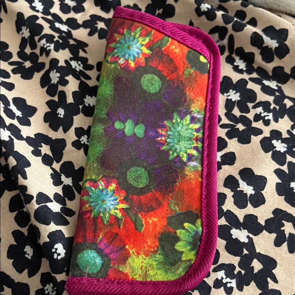 3 for 10! Colorful Floral Glasses Case🍏